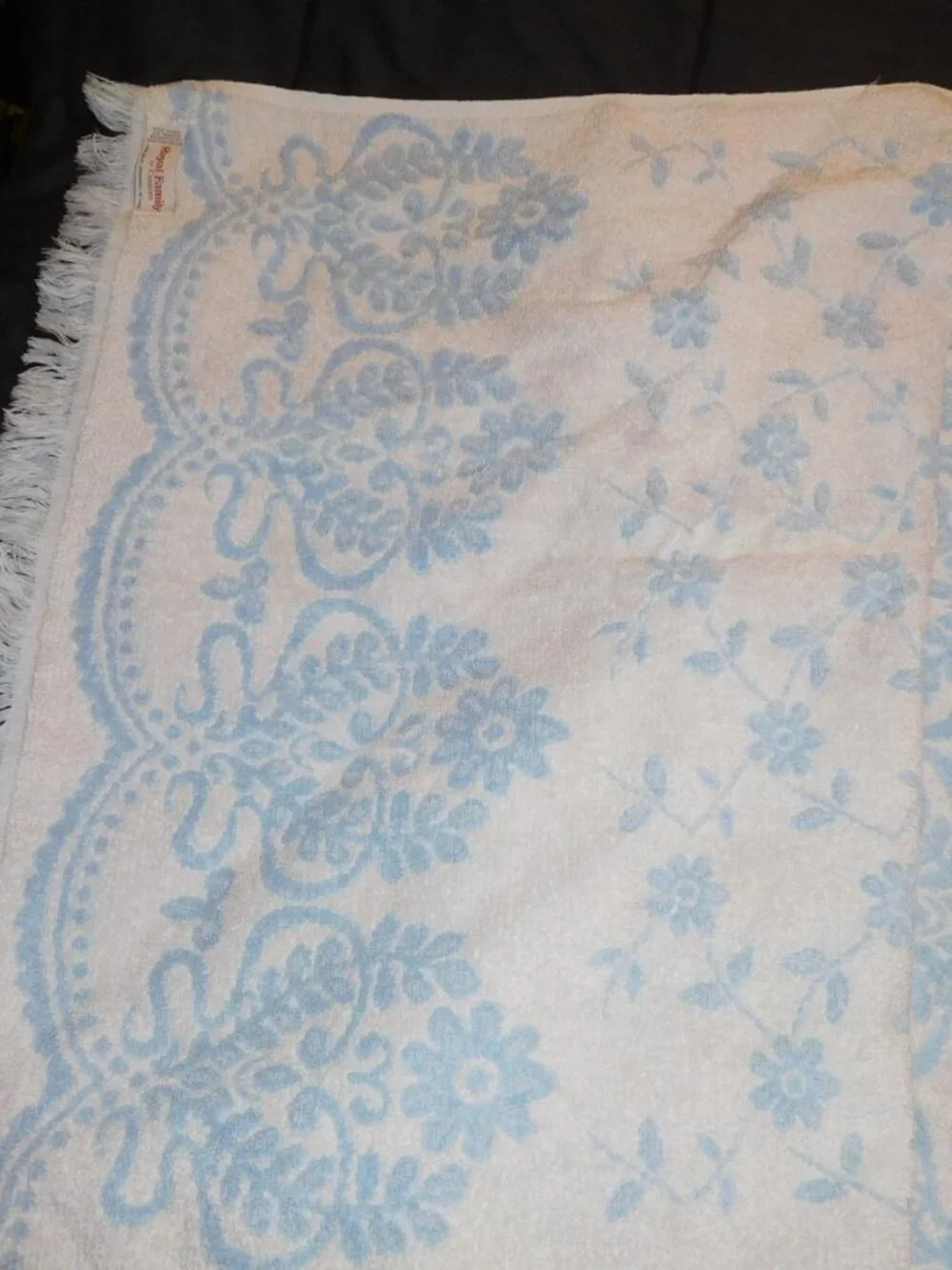 VINTAGE Royal Family Cannon BLUE WHITE SCROLL SCULPTED BATH TOWEL USA MADE MCM